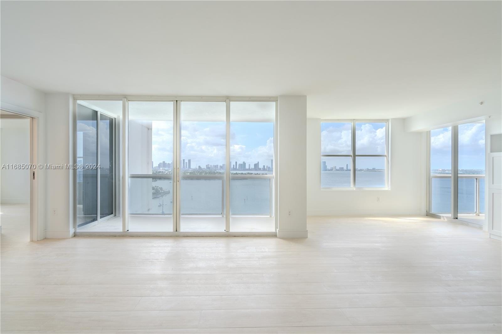 1800 Sunset Harbour Drive 1902/4, Miami Beach, FL 33139 photo 2