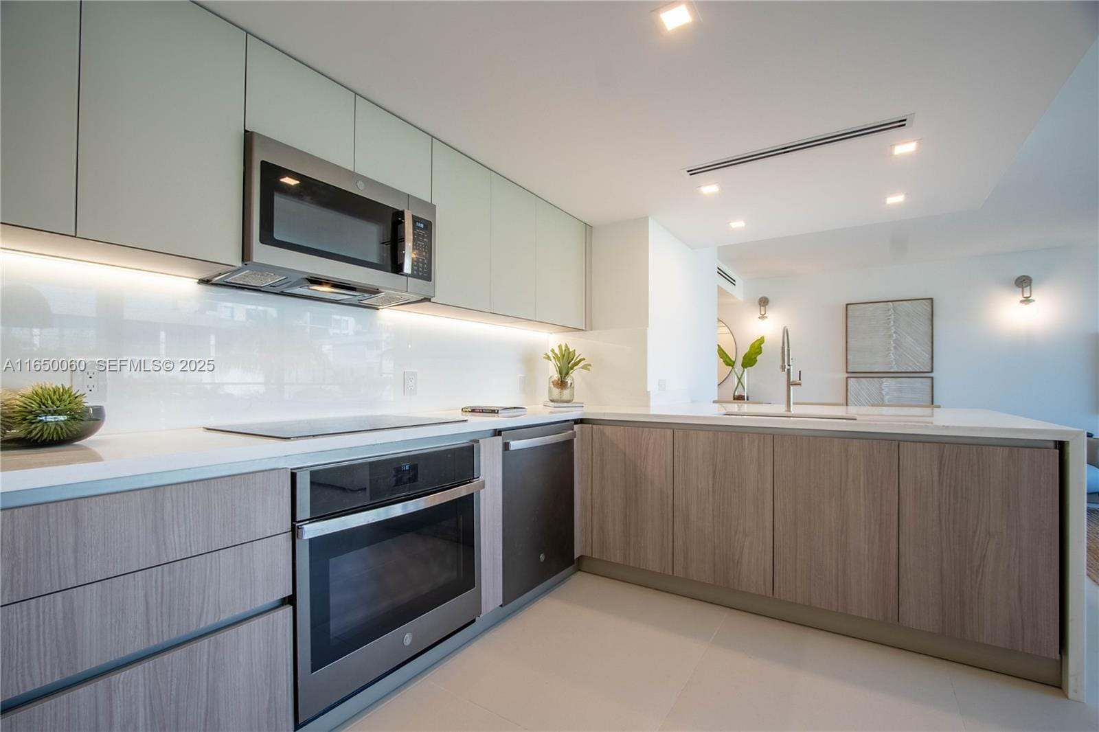 150 Sunrise Drive 4B, Key Biscayne, FL 33149 photo 2