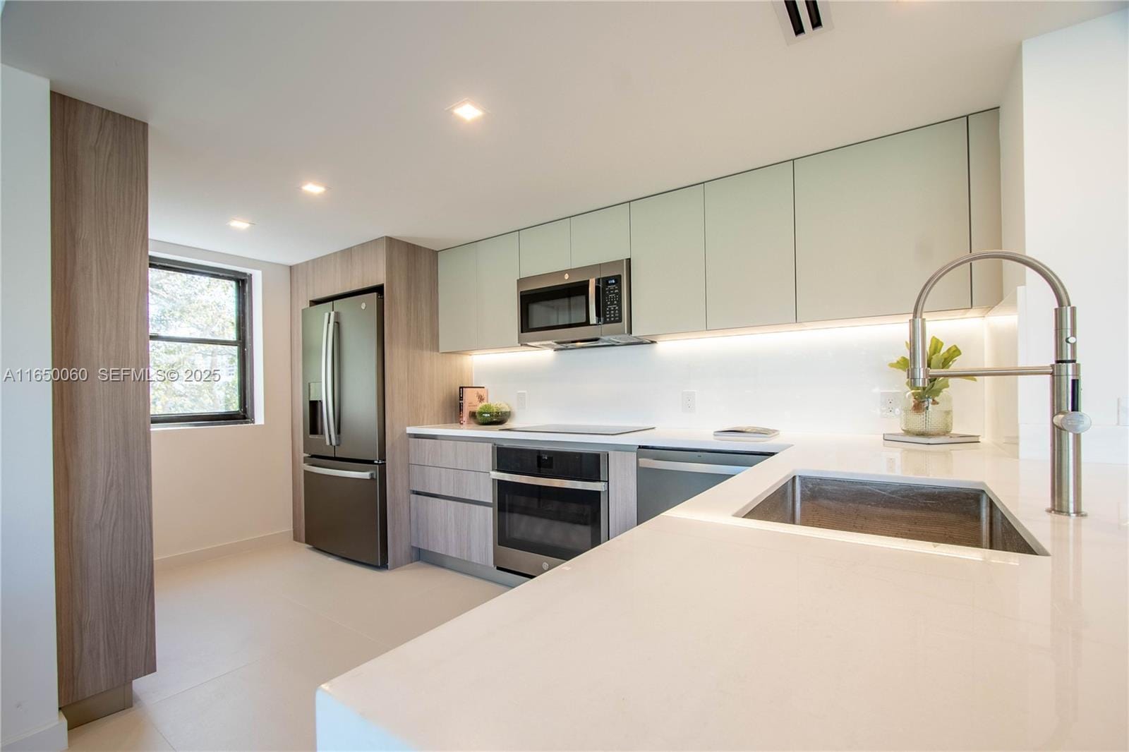 150 Sunrise Drive 4B, Key Biscayne, FL 33149 photo 8