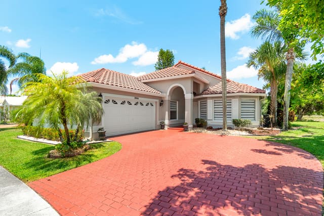 10560 Plainview Circle, sold in Port Cayman, Boca Raton, FL