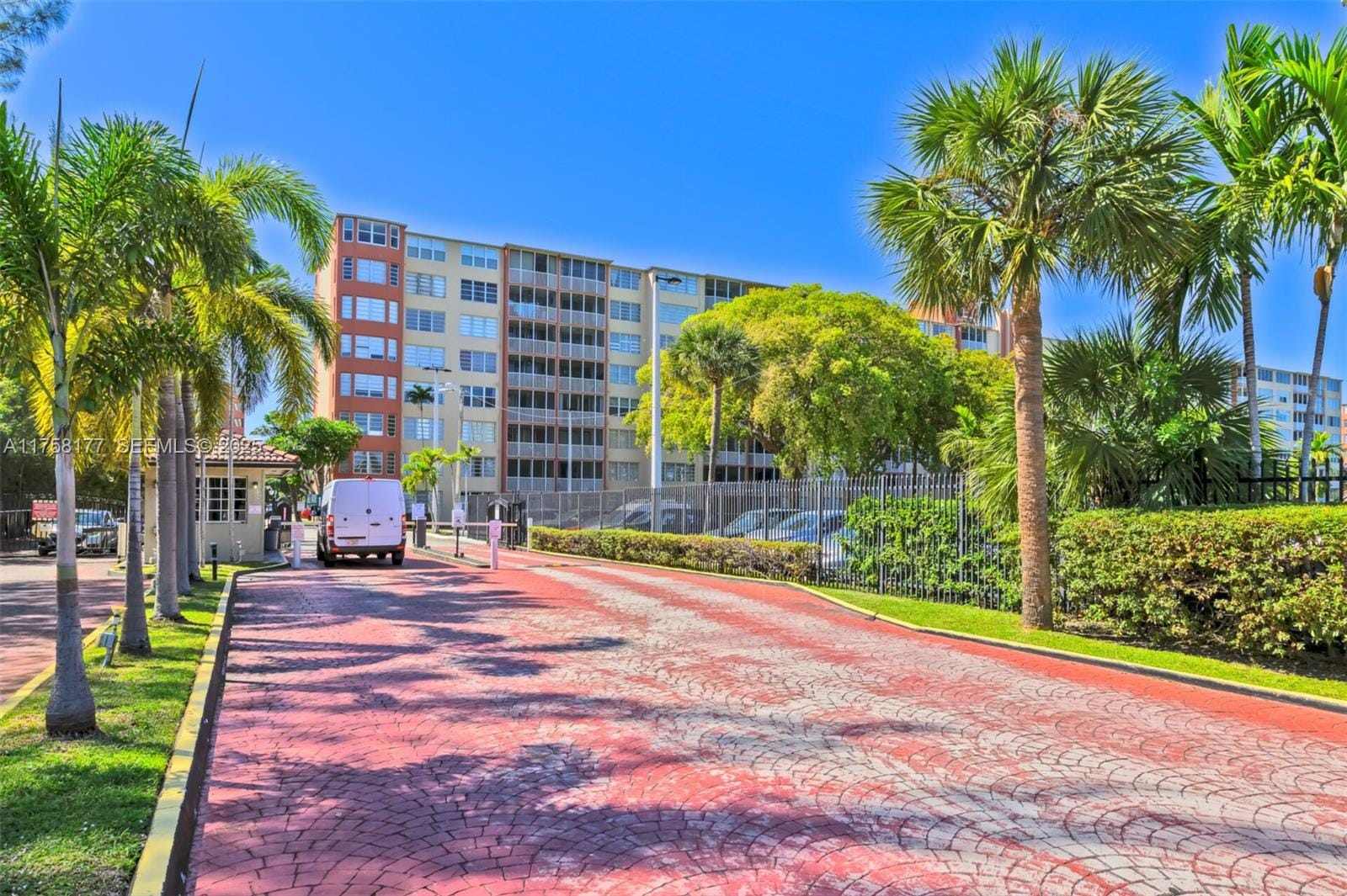 1770 NE 191st Street 508-1, Miami, FL 33179 photo 17
