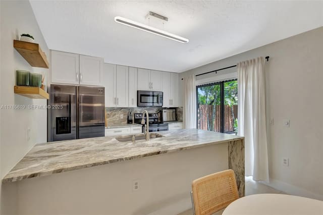 206 Charter Way 206, West Palm Beach, FL 33407