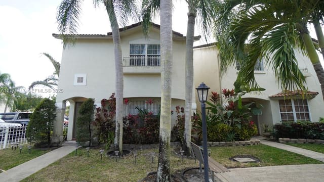 500 NW 108th Terrace, Pembroke Pines, FL 33026