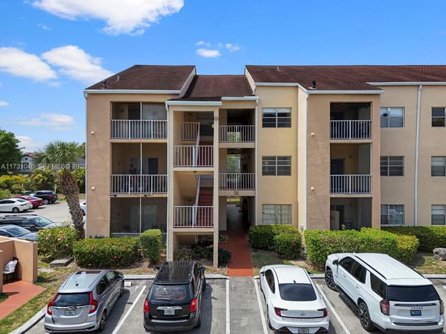 15315 SW 106th Terrace 423, sold in Hammocks Trails Condo, Miami, FL