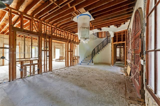 5681 Pine Tree Drive, Miami Beach, FL 33140