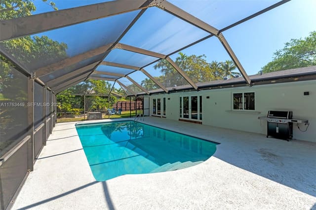 17554 SW 85th Avenue, sold in Malbrook, Palmetto Bay, FL