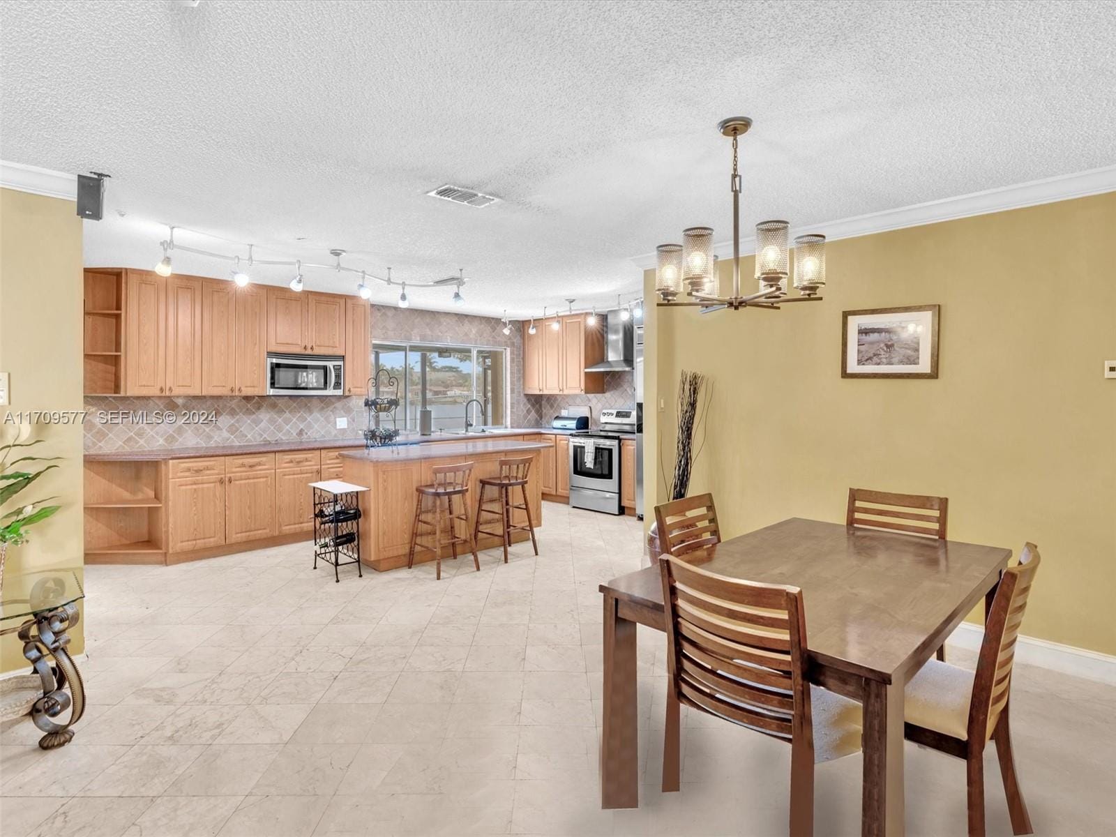 8910 NW 7th Court, Pembroke Pines, FL 33024 photo 9