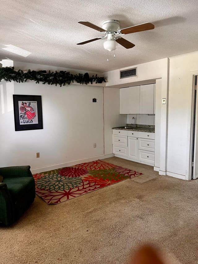 1200 Colonnades Drive 206, sold in Colonnades Condominium No 2, Fort Pierce, FL
