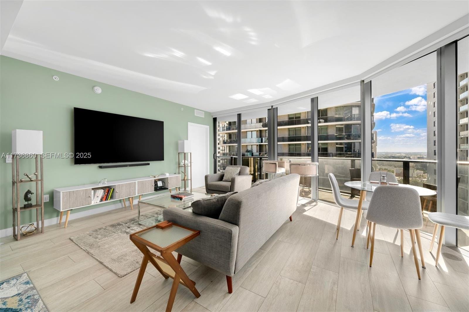 45 SW 9th Street 2608, Miami, FL 33130 photo 2