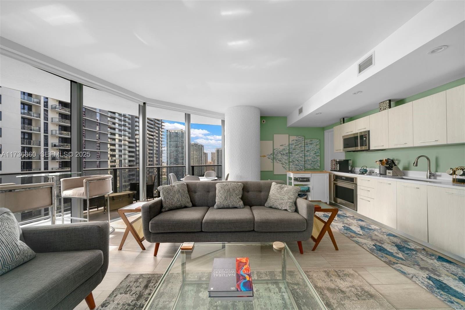 45 SW 9th Street 2608, Miami, FL 33130 photo 4