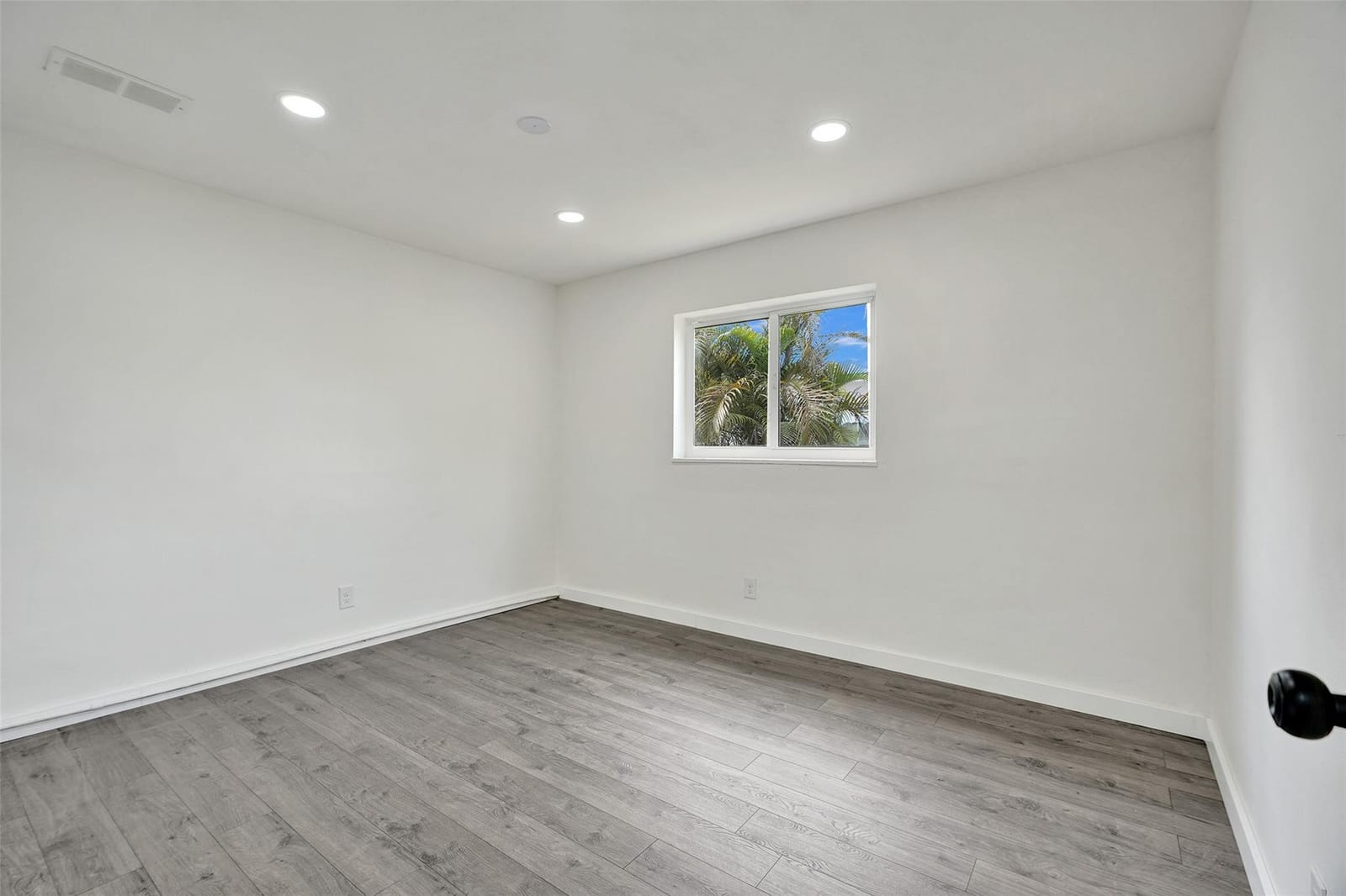 18601 NW 38th Avenue — photo 11