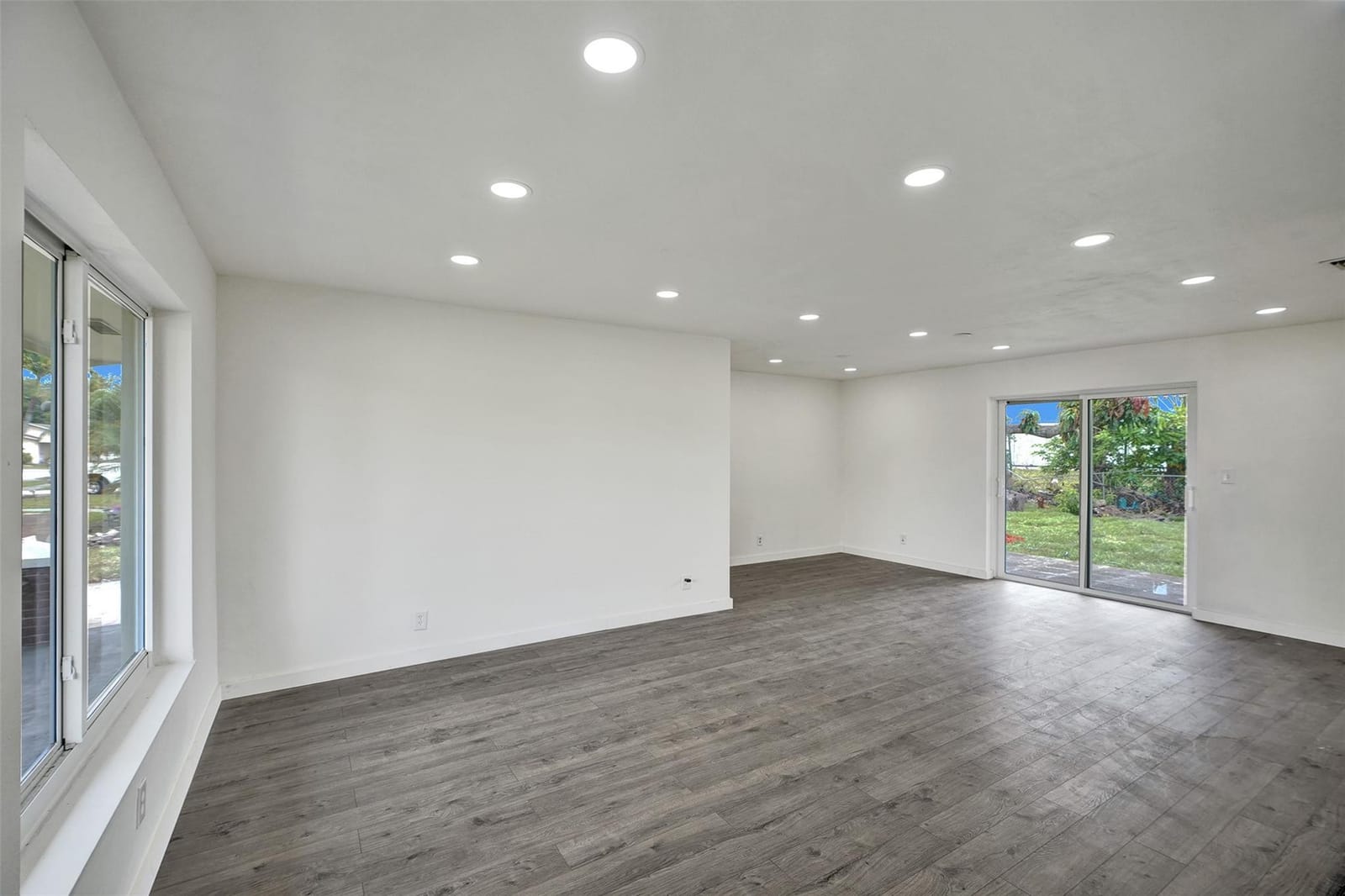 18601 NW 38th Avenue — photo 4