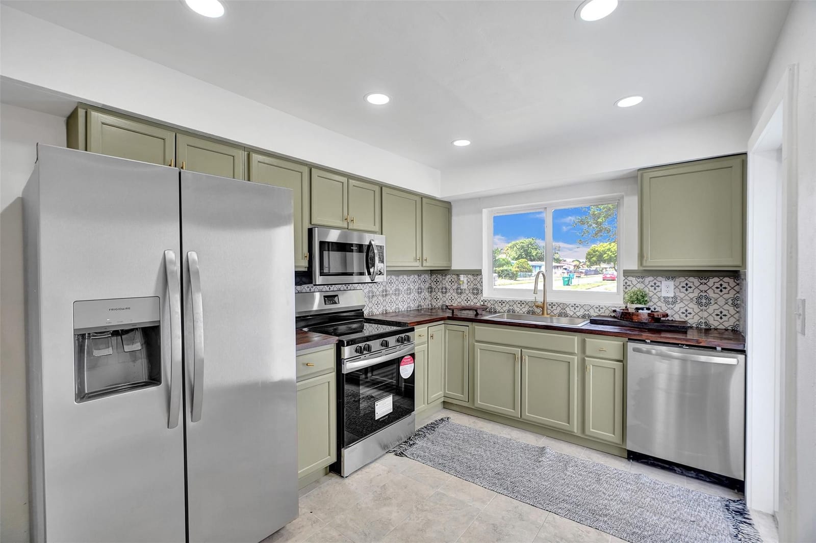 18601 NW 38th Avenue — photo 6