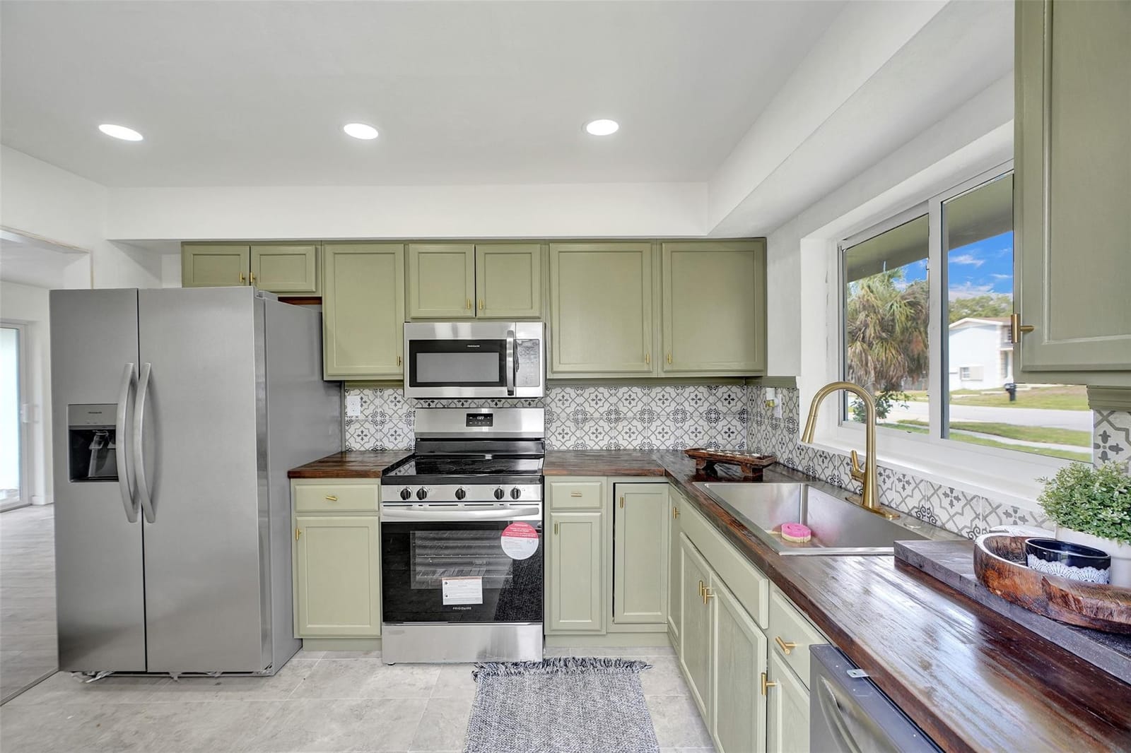18601 NW 38th Avenue — photo 7