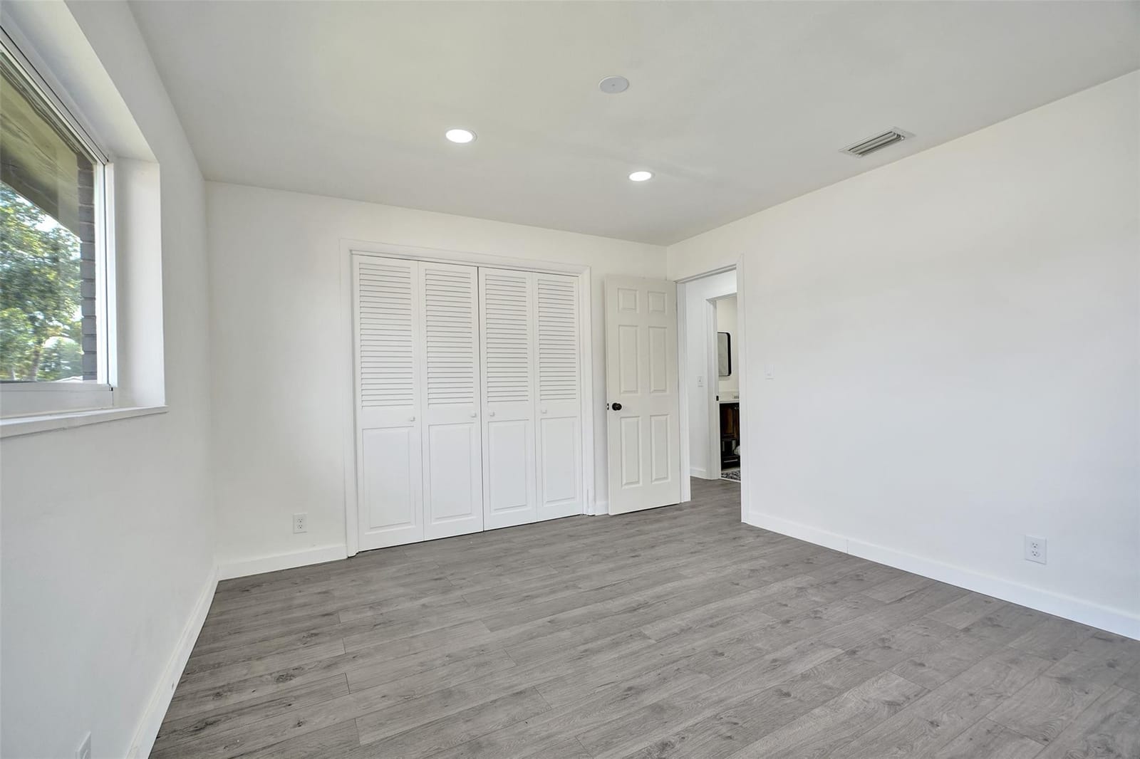 18601 NW 38th Avenue — photo 10