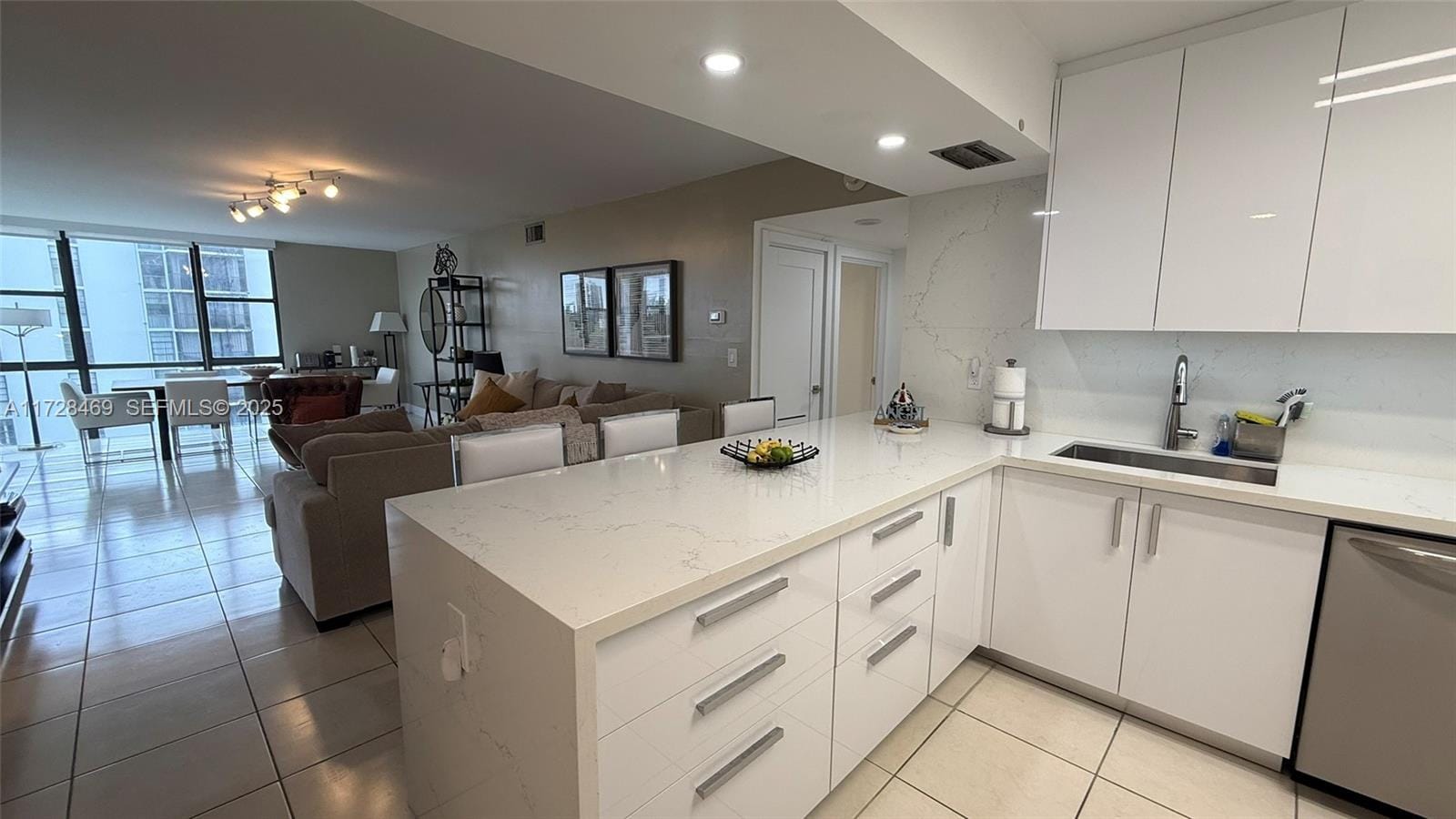 3625 N Country Club Drive 509, Aventura, FL 33180 photo 3