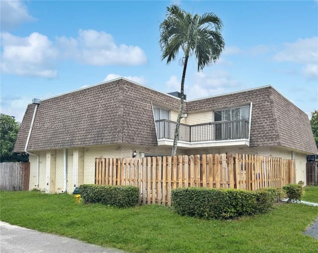 8212 SW 23rd Court 18D, North Lauderdale, FL 33068