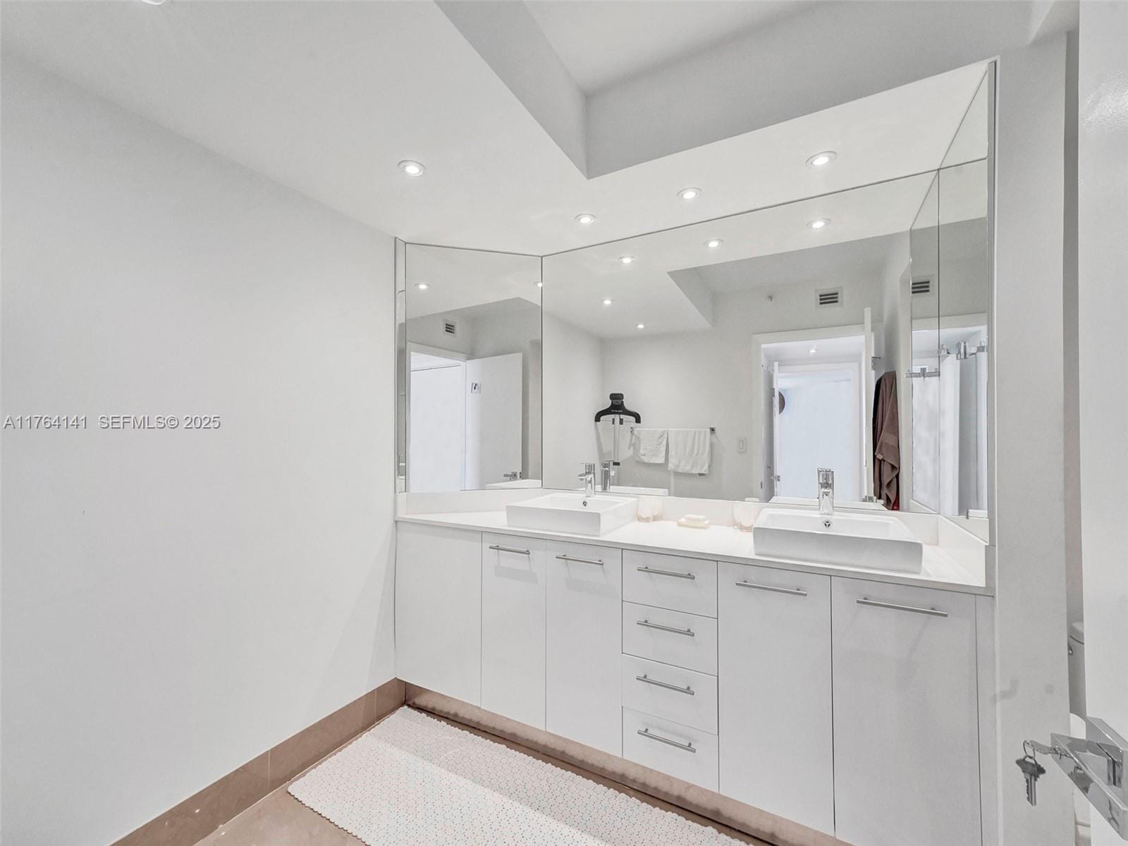 20185 Country Club Drive 909, Aventura, FL 33180 photo 14