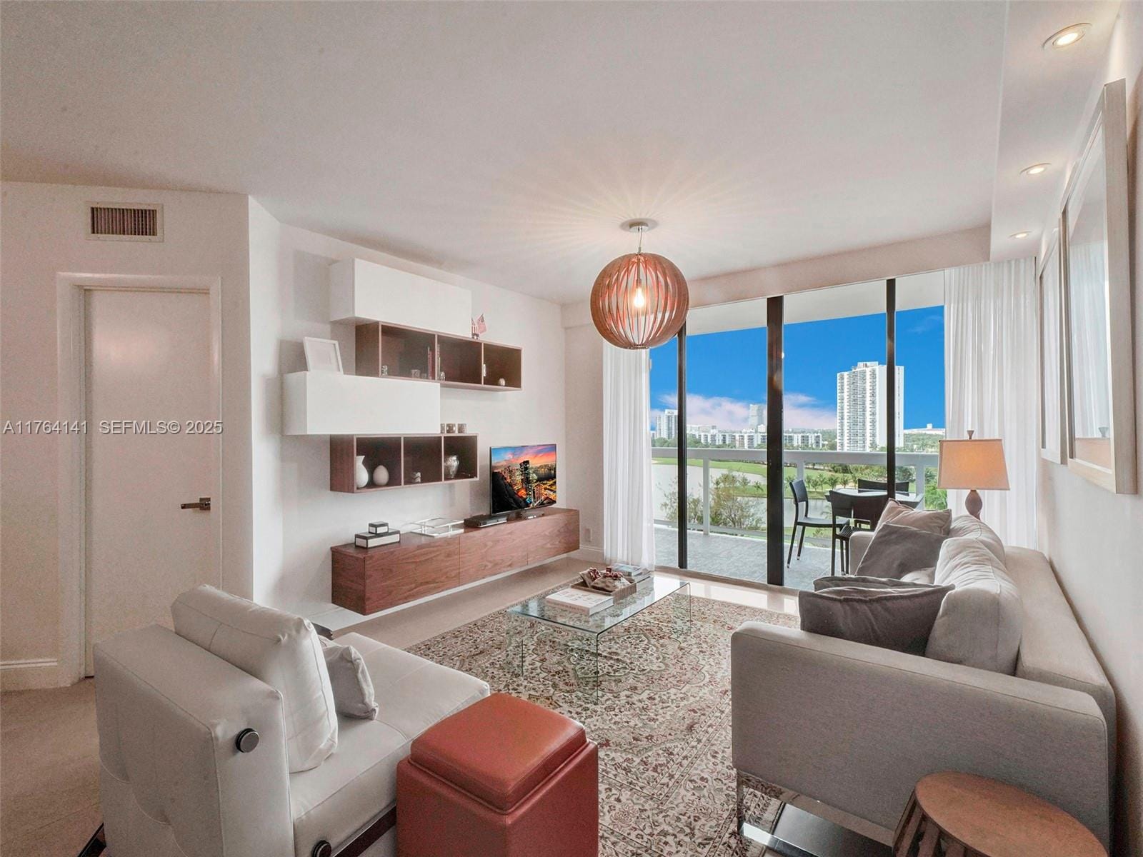 20185 Country Club Drive 909, Aventura, FL 33180
