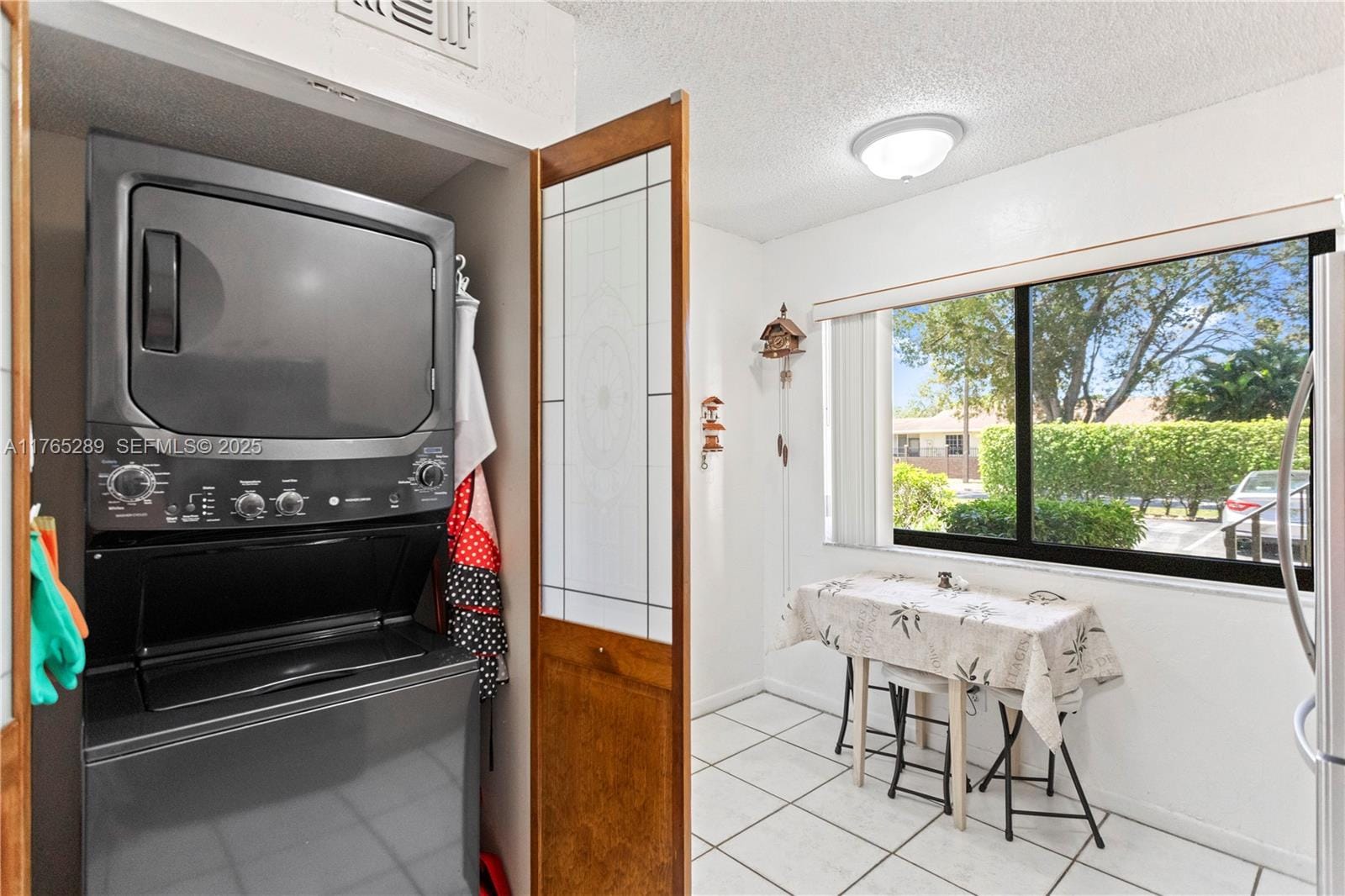 174 W Laurel Drive 1104 — photo 10