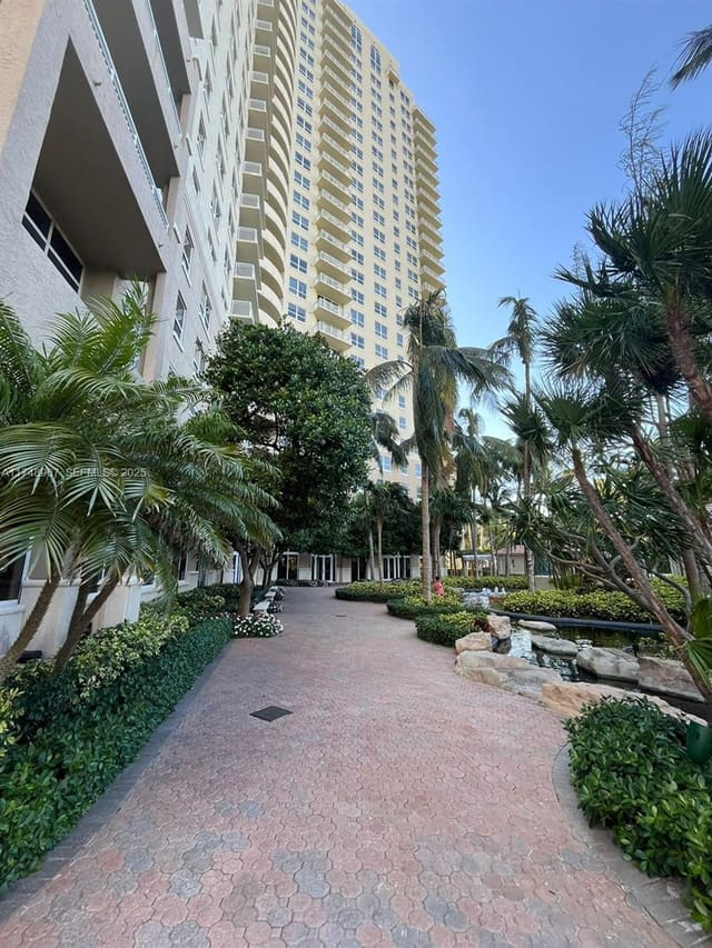 19501 W Country Club Drive 1708, Aventura, FL 33180