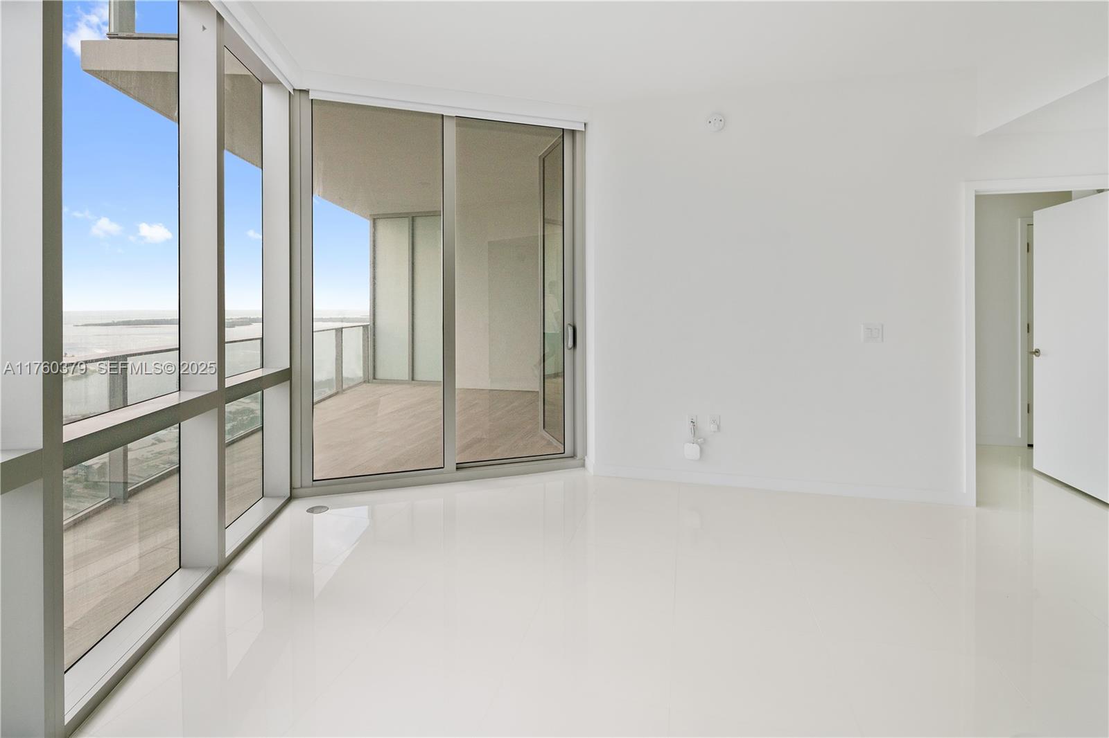 851 NE 1st Avenue 4203, Miami, FL 33132 photo 17