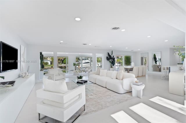2797 NE 26th Avenue, sold in Lighthouse Point 3rd Sec, Lighthouse Point, FL
