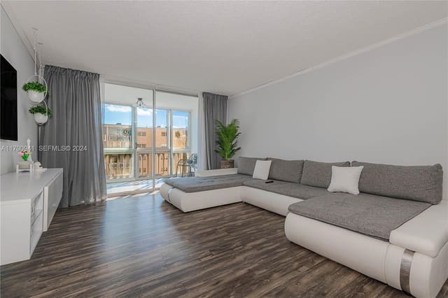 500 NE 12th Avenue 605, Hallandale Beach, FL 33009