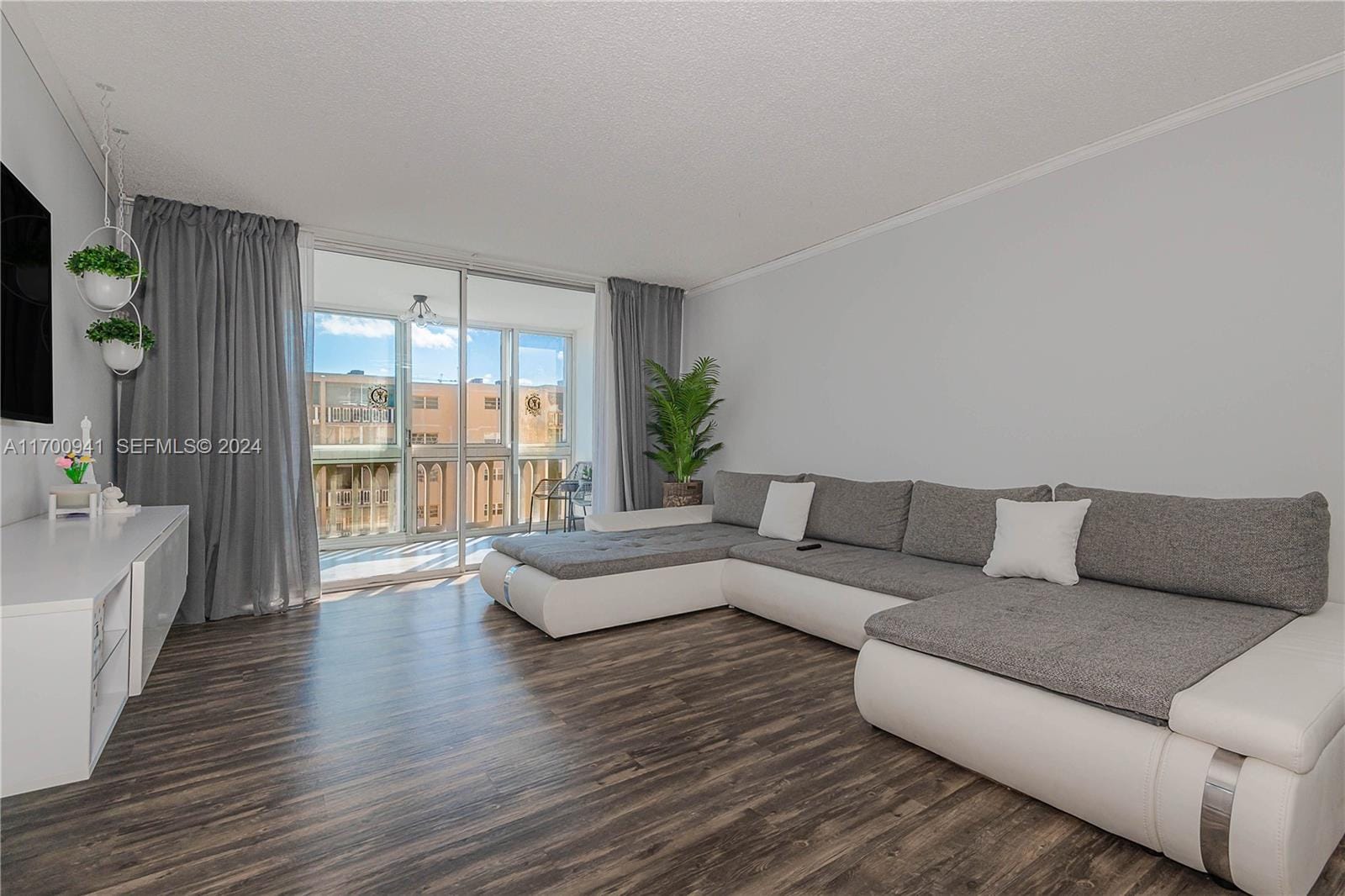 500 NE 12th Avenue 605, Hallandale Beach, FL 33009 photo 1