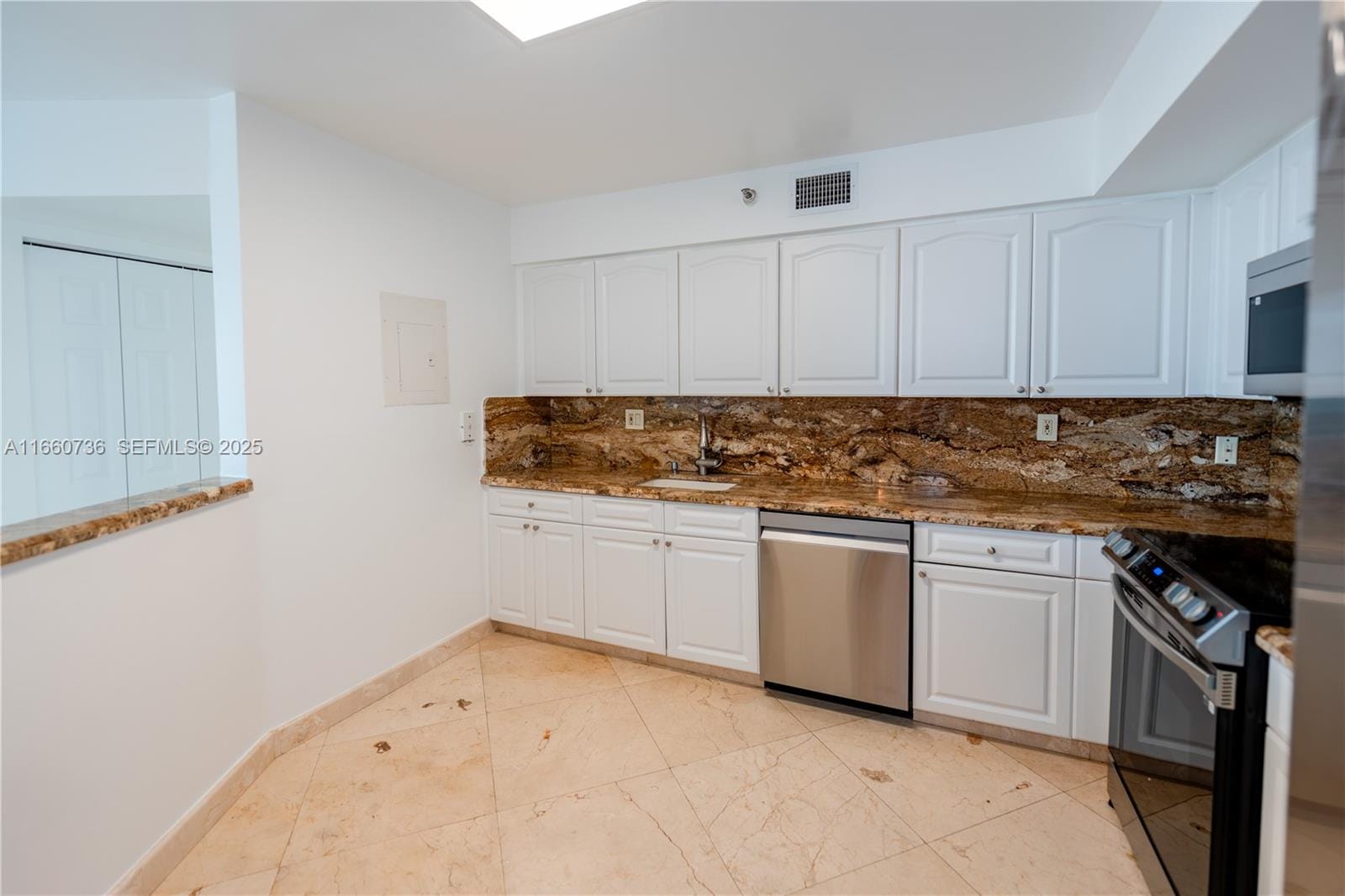3500 Mystic Pointe Drive 3502 — photo 11