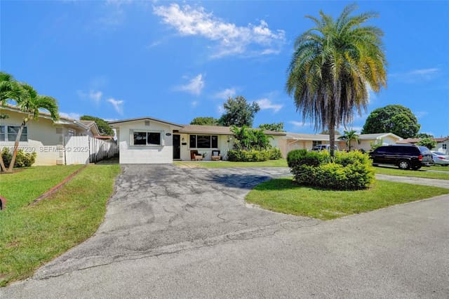 8821 NW 11th Street, Pembroke Pines, FL 33024