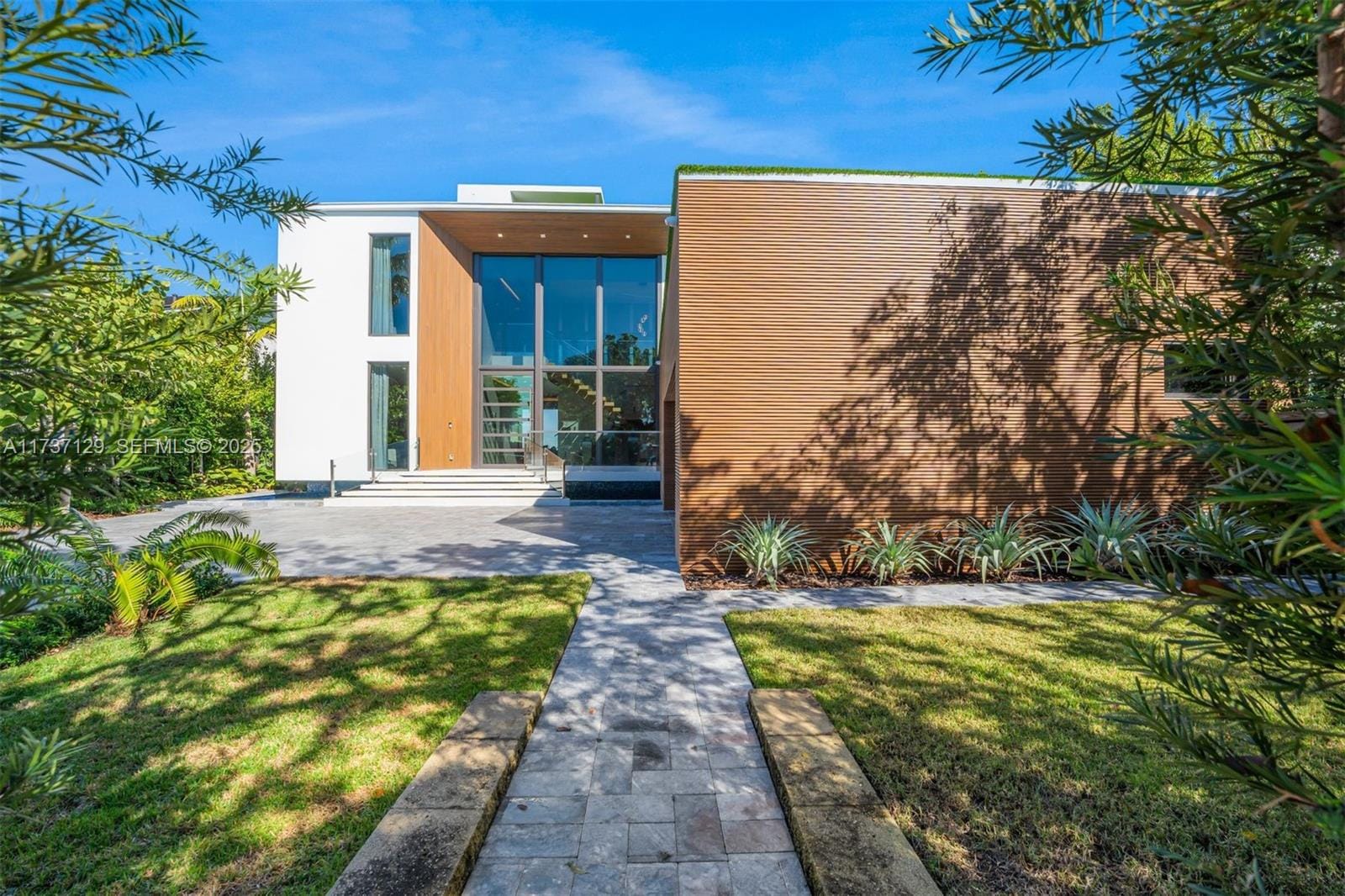 1785 Cleveland Road, Miami Beach, FL 33141 photo 3