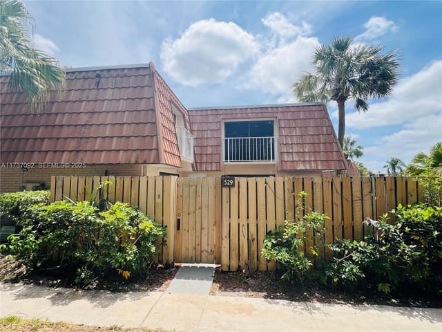 529 Green Springs Place, sold in Waterside Luxury Townhome, West Palm Beach, FL