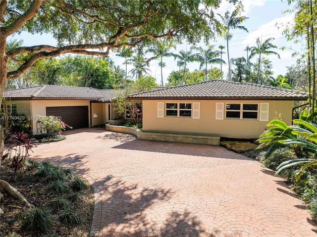 12 Minnetonka Road, Sea Ranch Lakes, FL 33308