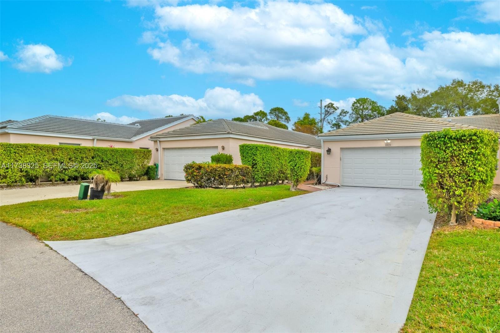 1009 Island Manor Drive, Greenacres, FL 33413 photo 2