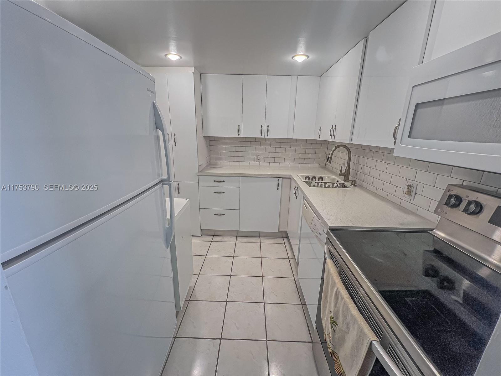 3625 N Country Club Drive 808, Aventura, FL 33180 photo 6