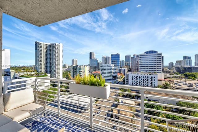 315 NE 3rd Avenue 1505, sold in Strada 315, Fort Lauderdale, FL