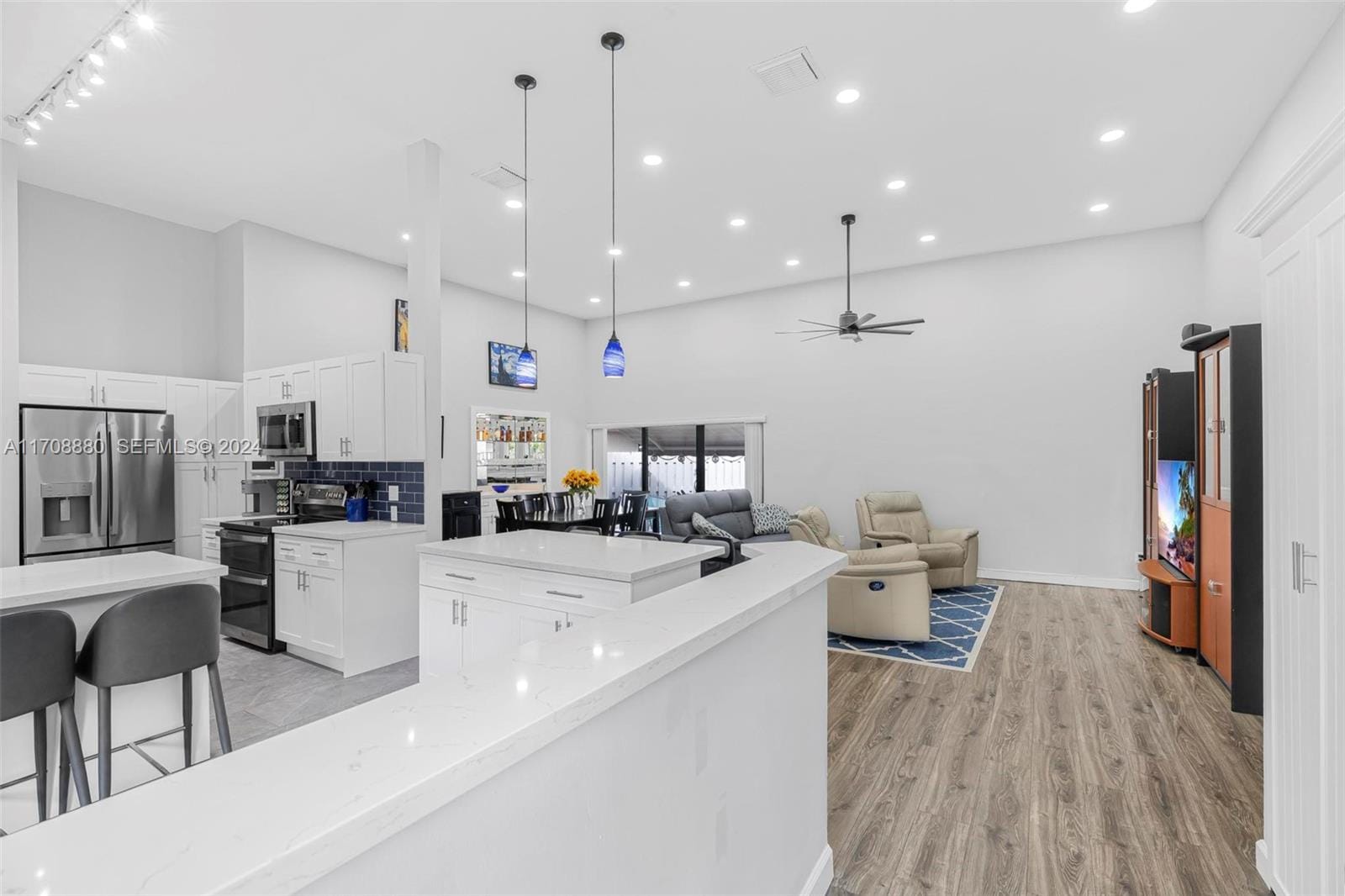 523 Leslie Drive, Hallandale Beach, FL 33009 photo 2