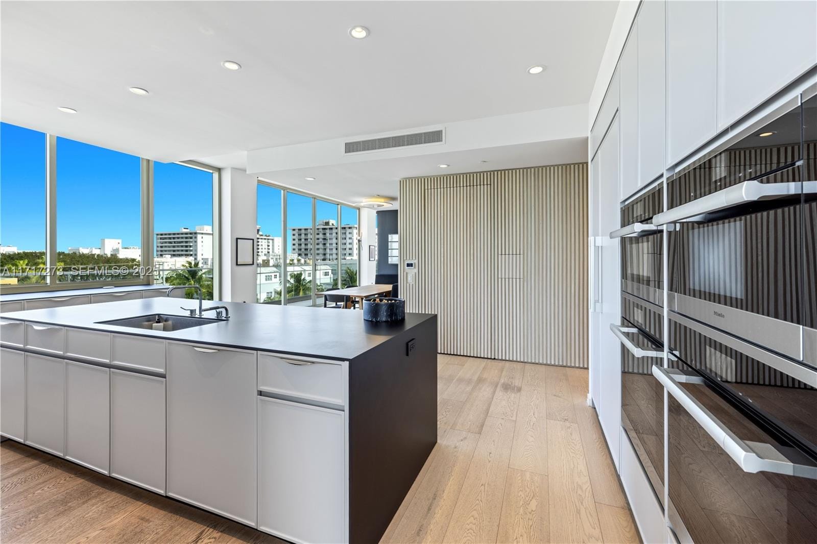 300 Collins Avenue PH1, Miami Beach, FL 33139 photo 12