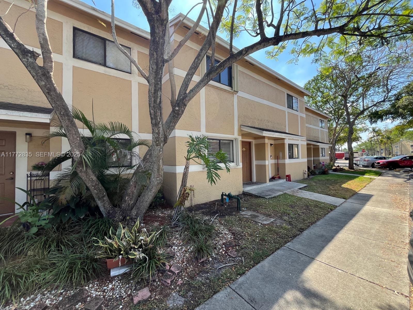 9491 N Palm N Circle 9491, Pembroke Pines, FL 33025 photo 2