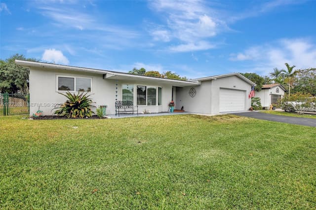 9460 NW 3rd Street, Pembroke Pines, FL 33024