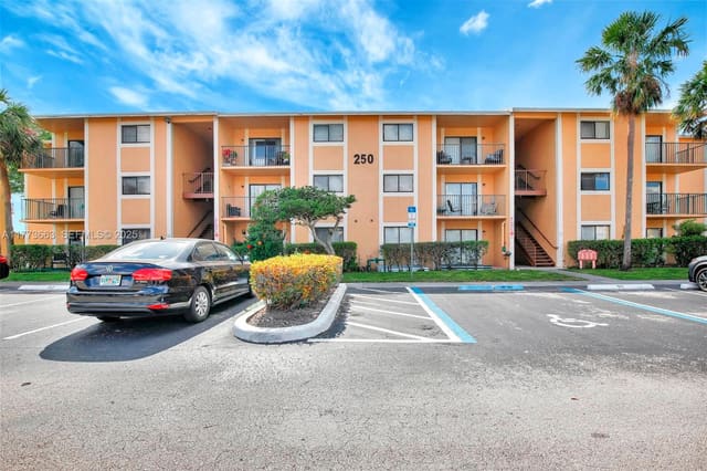 250 W Palm W Circle 301, Pembroke Pines, FL 33025