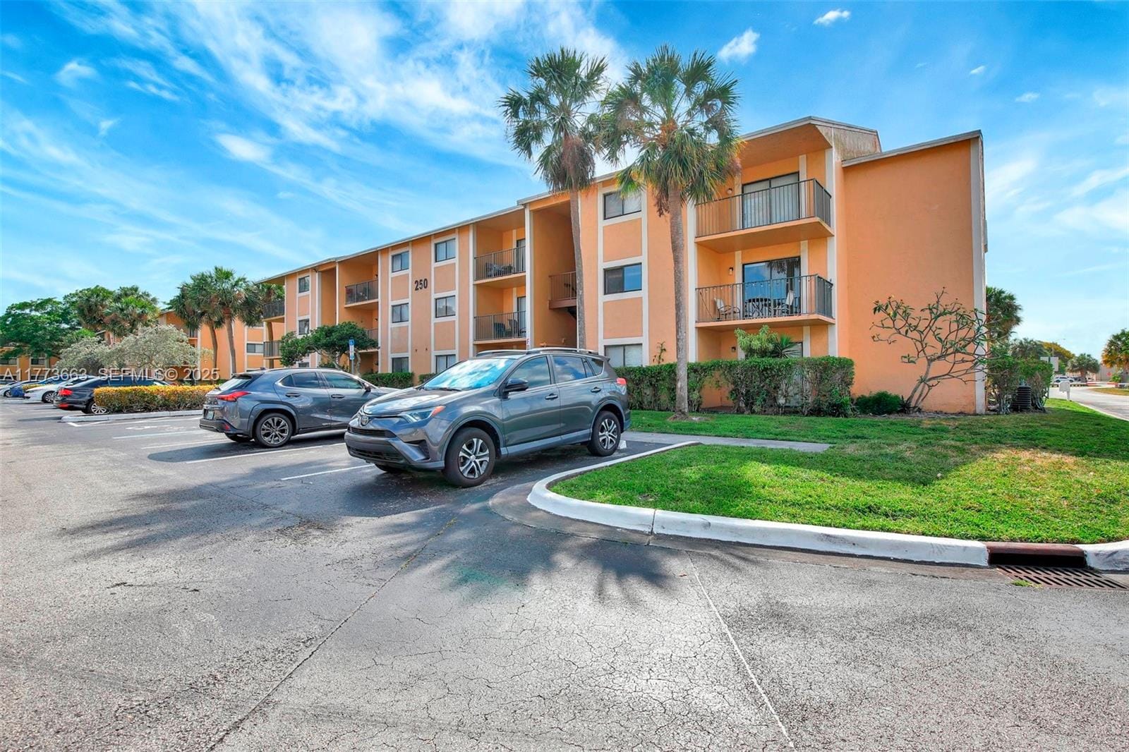 250 W Palm W Circle 301, Pembroke Pines, FL 33025 photo 3