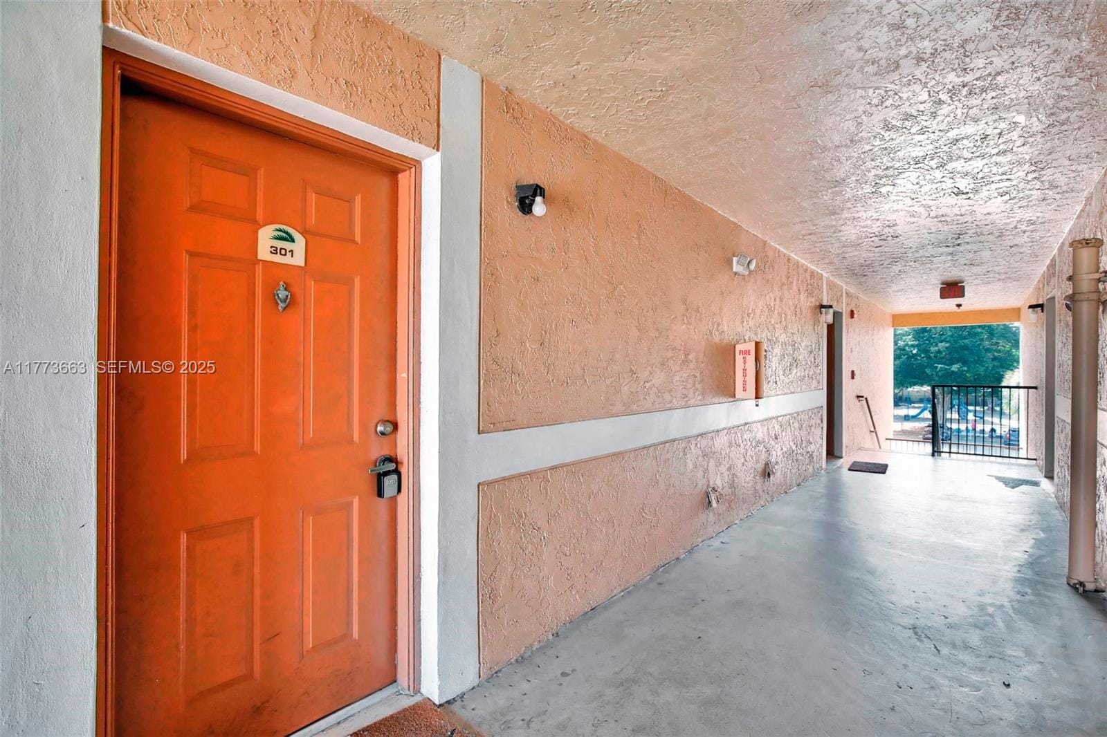 250 W Palm W Circle 301, Pembroke Pines, FL 33025 photo 4