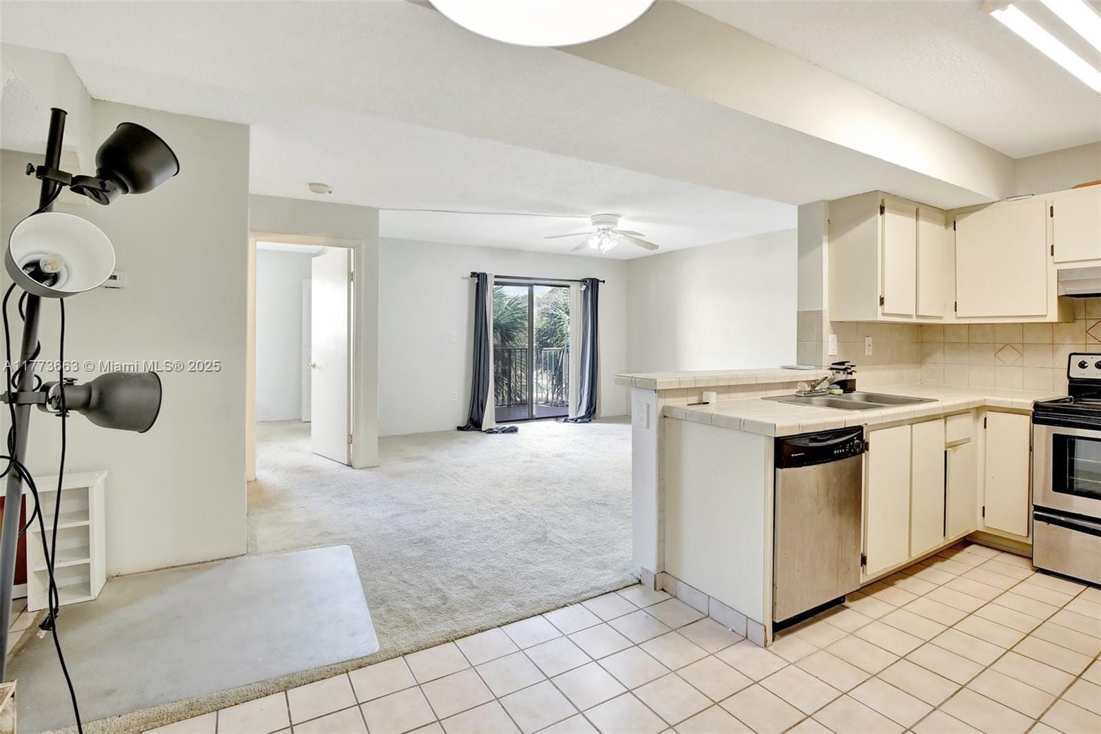 250 W Palm W Circle 301, Pembroke Pines, FL 33025 photo 8