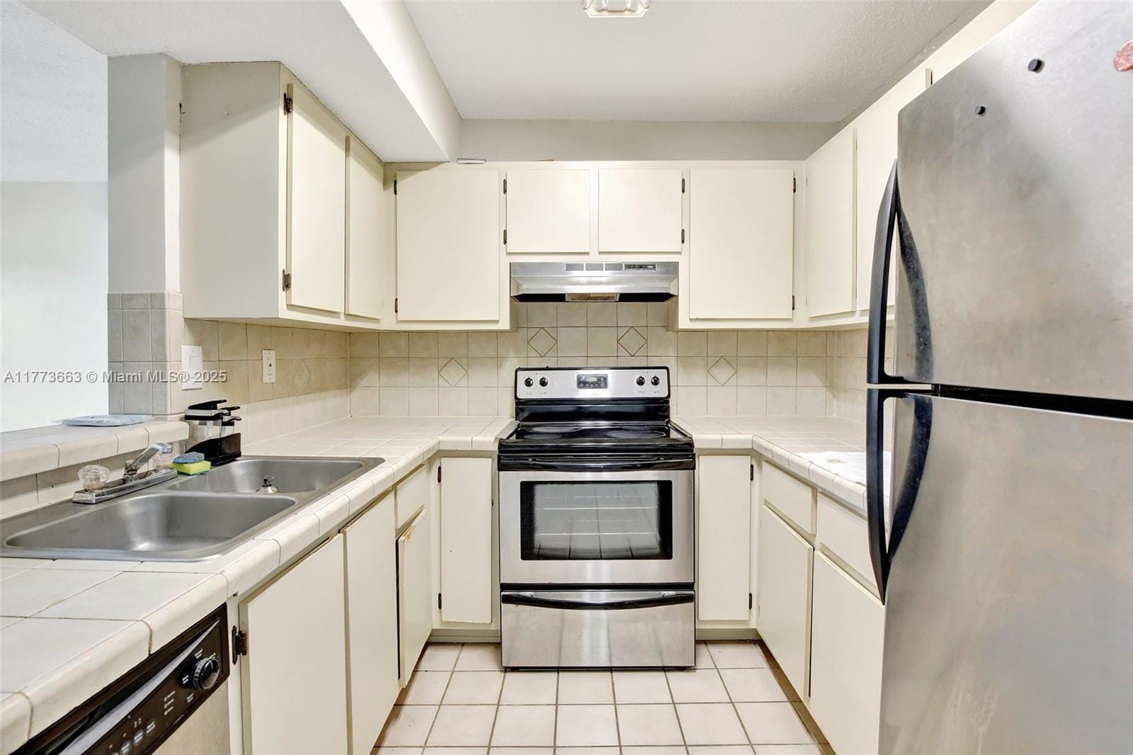 250 W Palm W Circle 301, Pembroke Pines, FL 33025 photo 9
