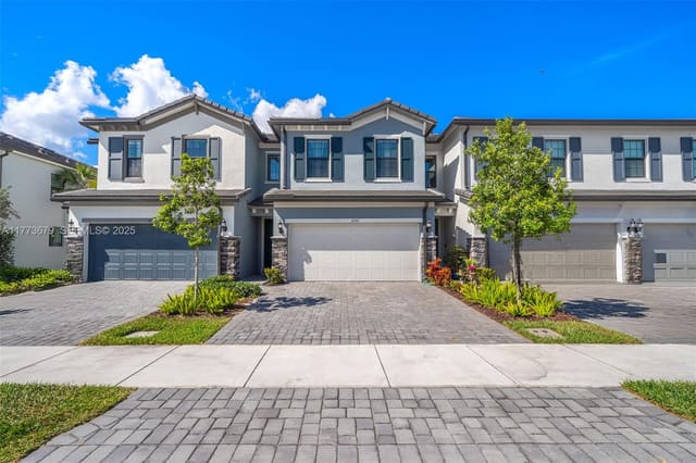 2193 Appleton Circle, Oakland Park, FL 33309