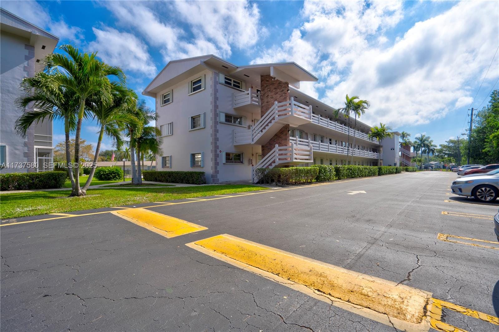 700 Layne Boulevard 113, Hallandale Beach, FL 33009 photo 3