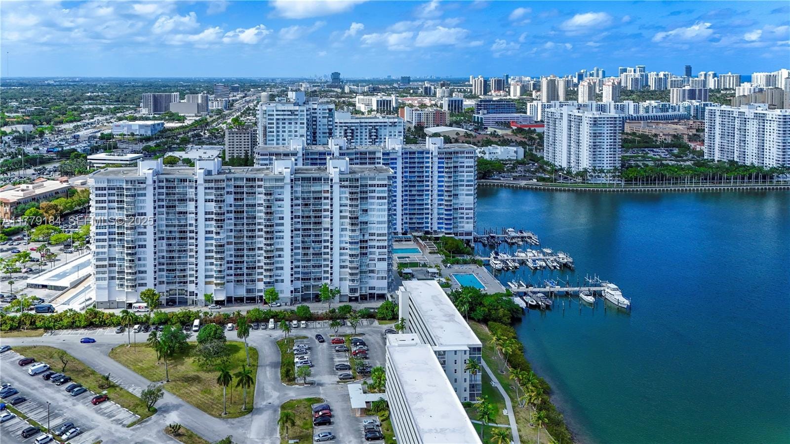 18031 Biscayne Boulevard 1904, Aventura, FL 33160 photo 6