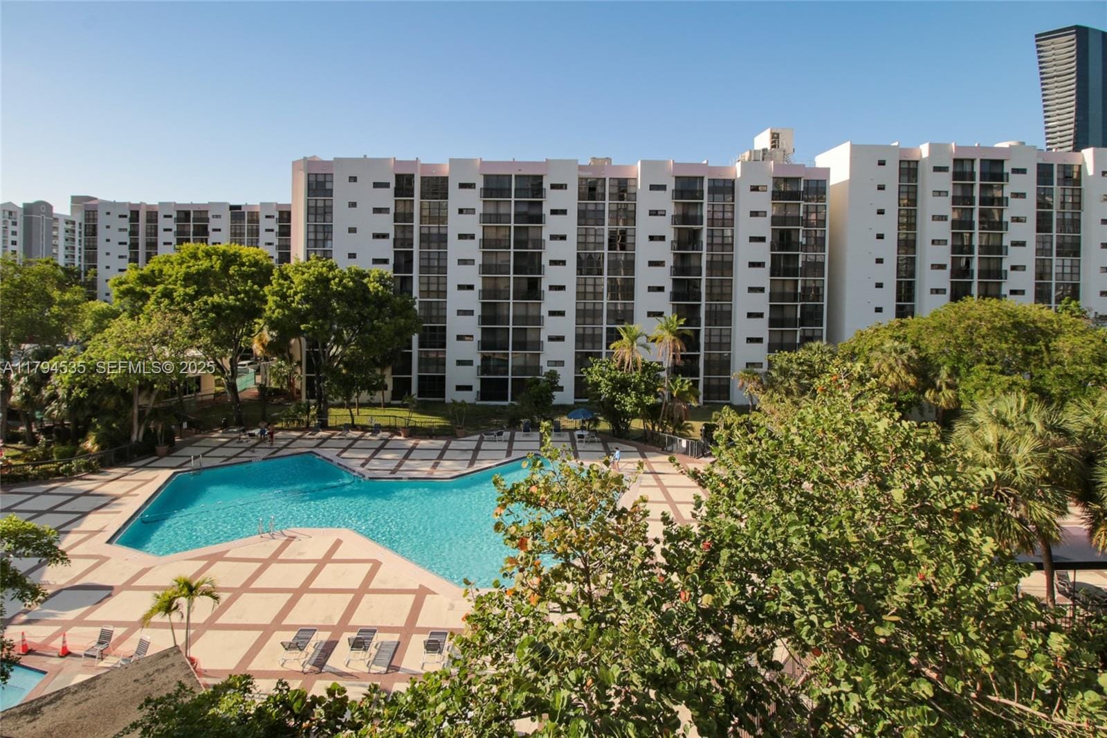 16919 N Bay Road 505, Sunny Isles Beach, FL 33160 photo 4